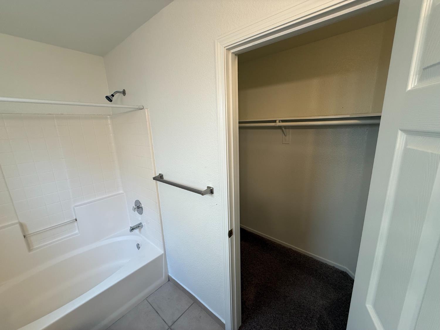 5467 E Byrd Ave, Fresno, CA 93727
