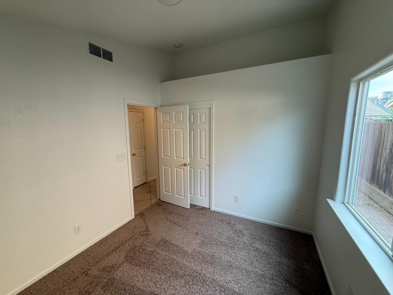 5467 E Byrd Ave, Fresno, CA 93727