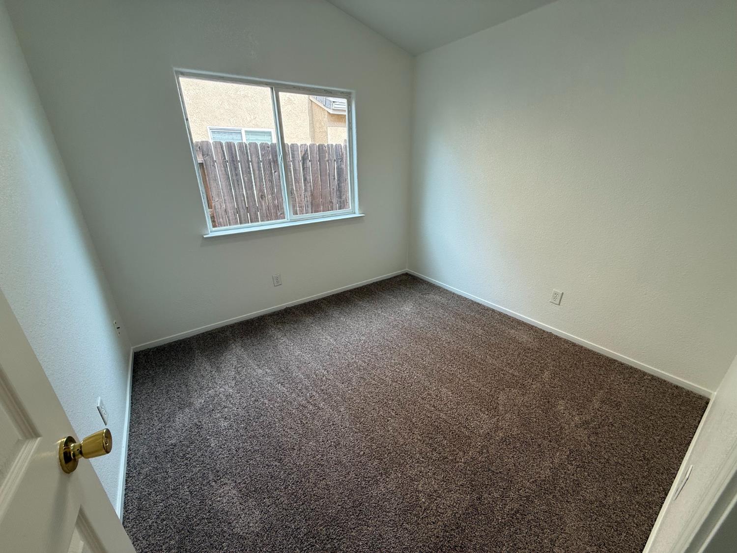 5467 E Byrd Ave, Fresno, CA 93727