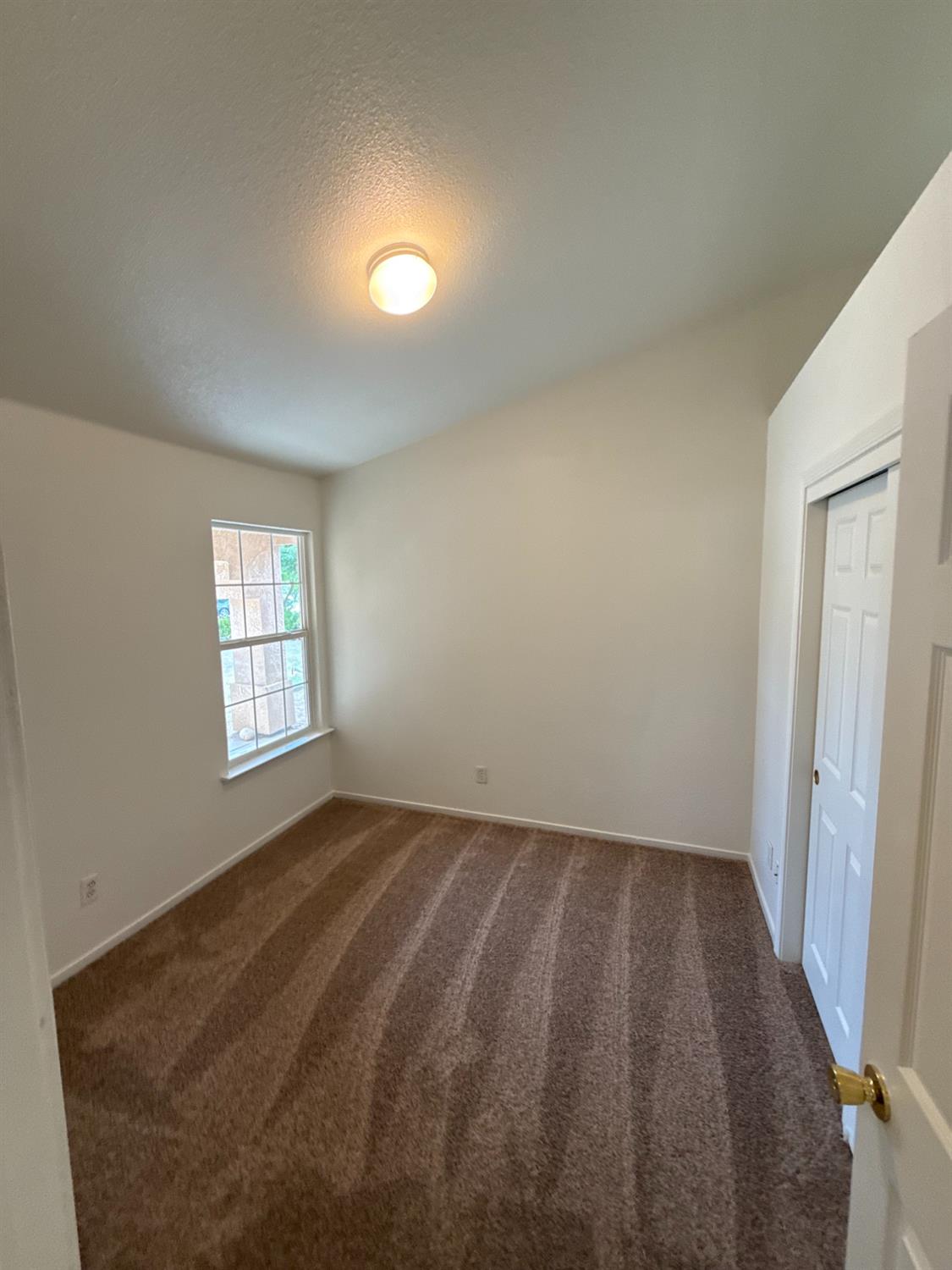 5467 E Byrd Ave, Fresno, CA 93727