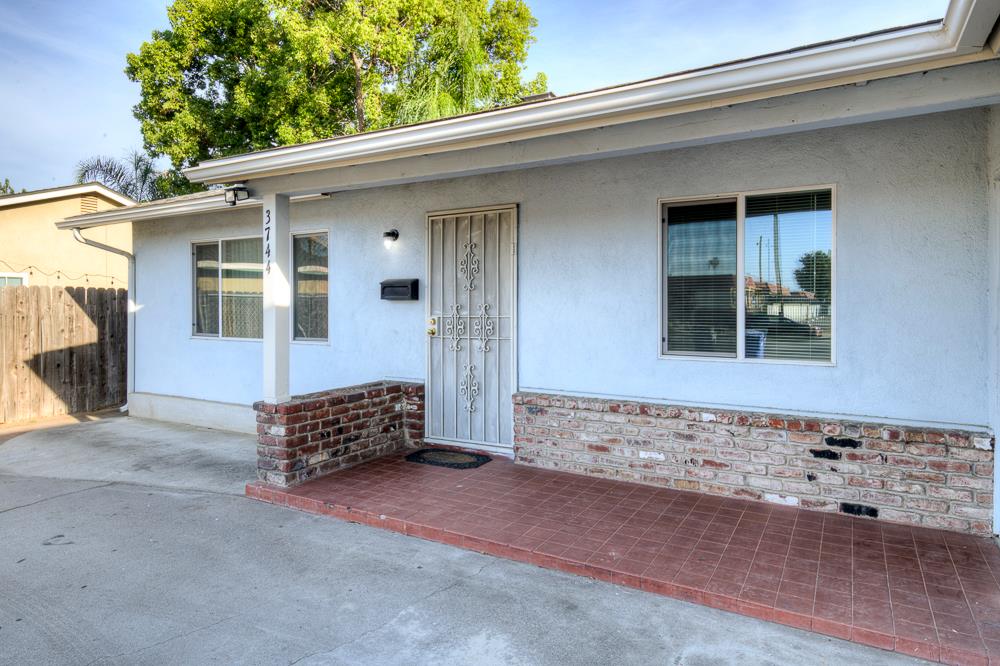 3744 E Dakota Ave, Fresno, CA 93726