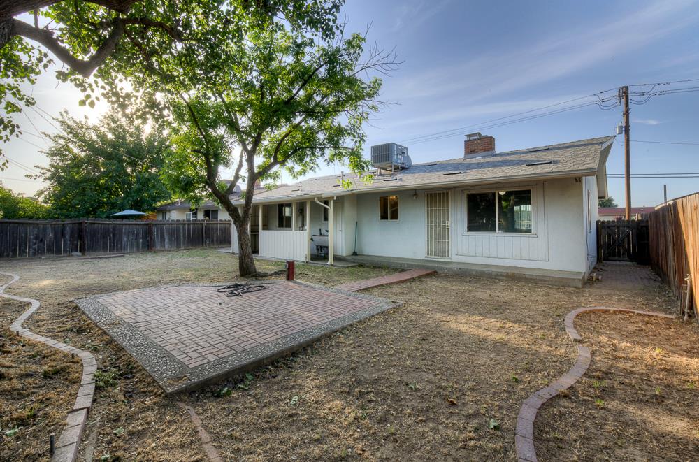 3744 E Dakota Ave, Fresno, CA 93726