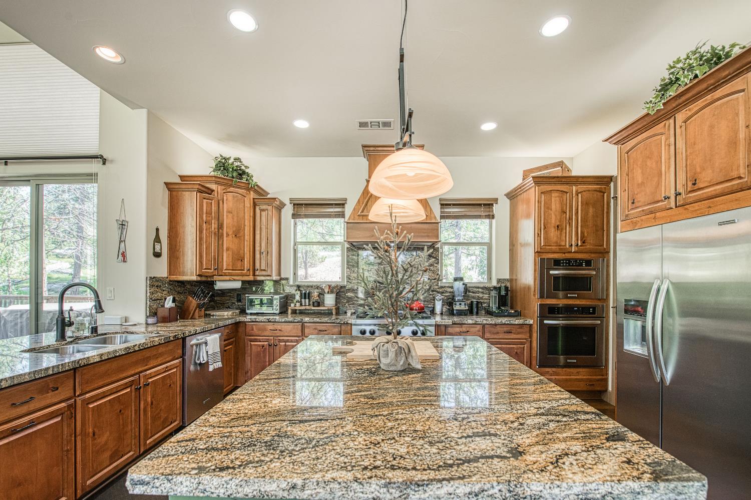 42021 Bretz Camp Ln, Shaver Lake, CA 93664