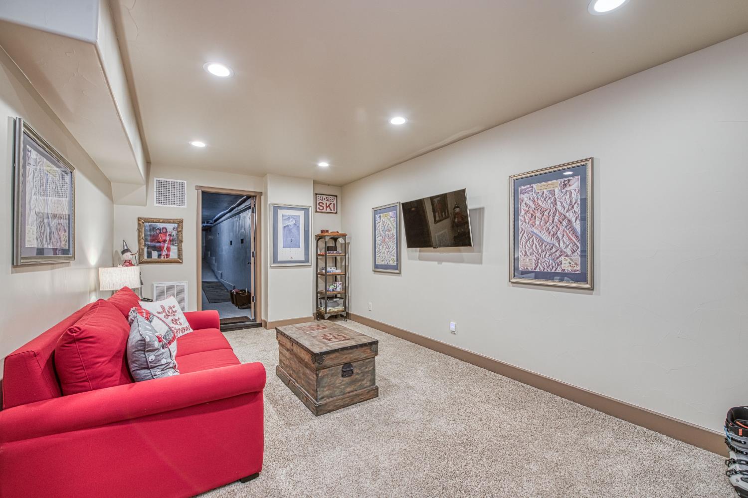 42021 Bretz Camp Ln, Shaver Lake, CA 93664