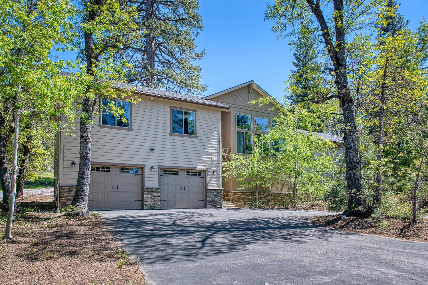 42021 Bretz Camp Ln, Shaver Lake, CA 93664
