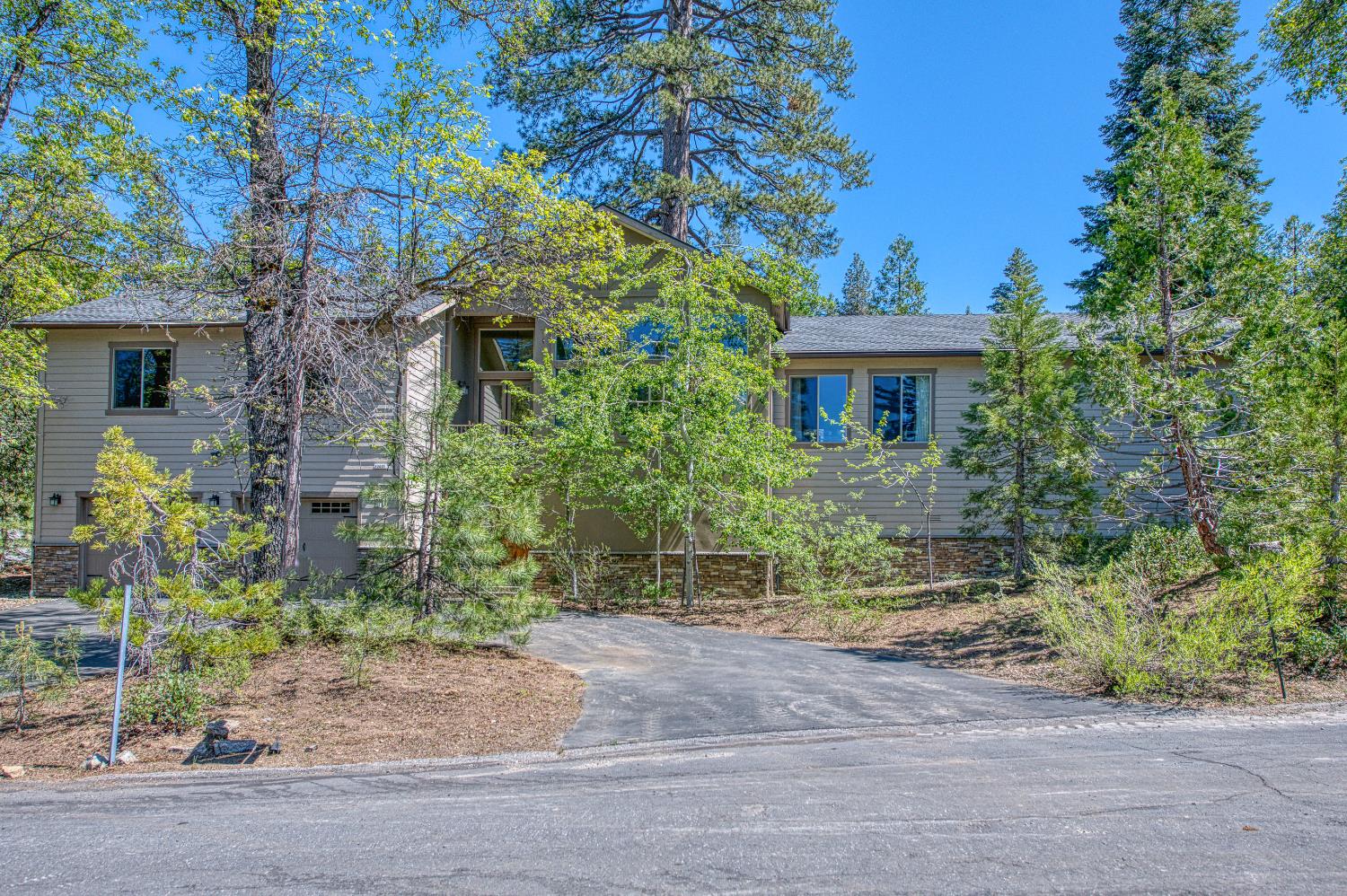42021 Bretz Camp Ln, Shaver Lake, CA 93664
