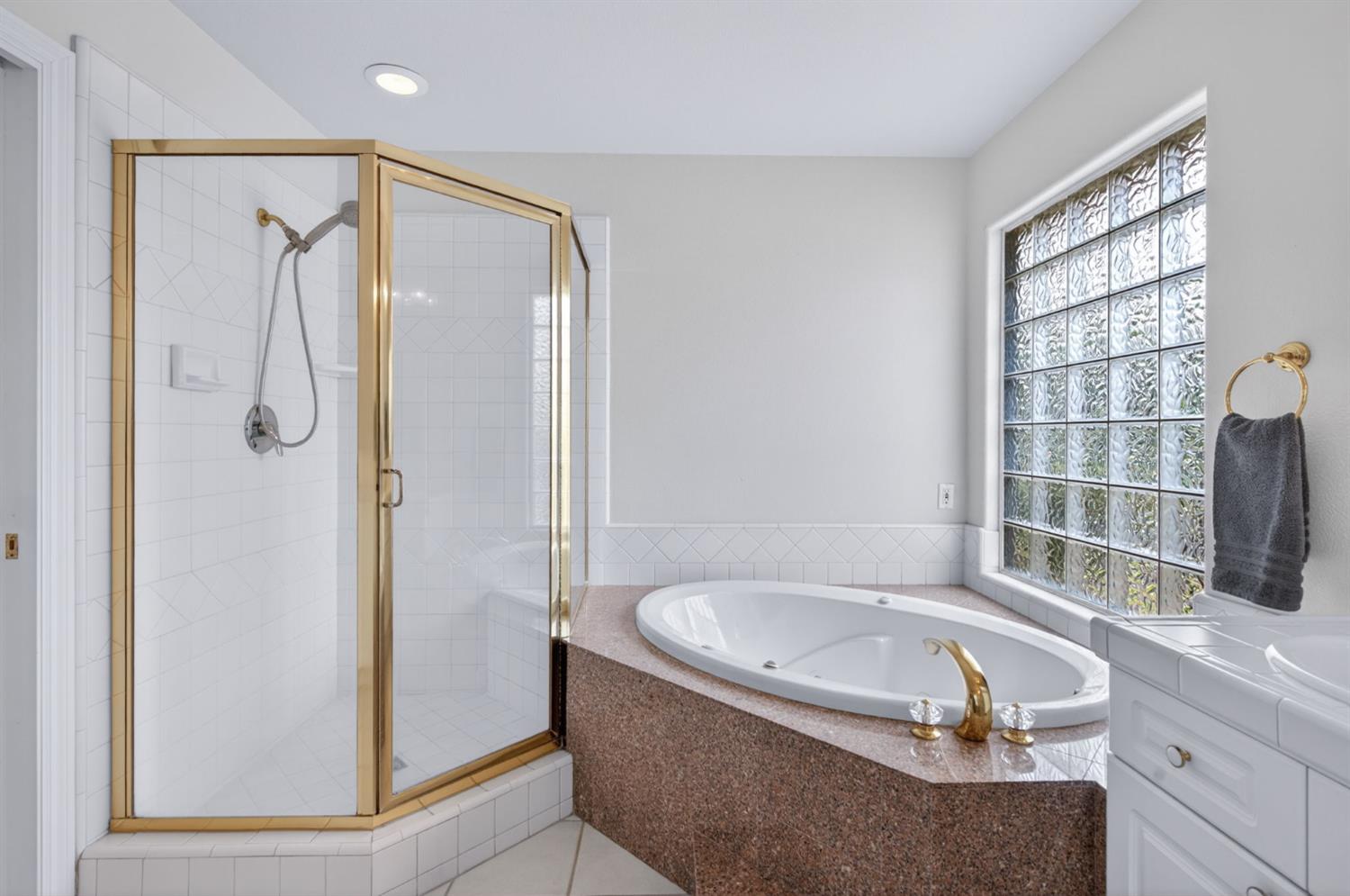7025 N Pleasant #110, Fresno, CA 93711