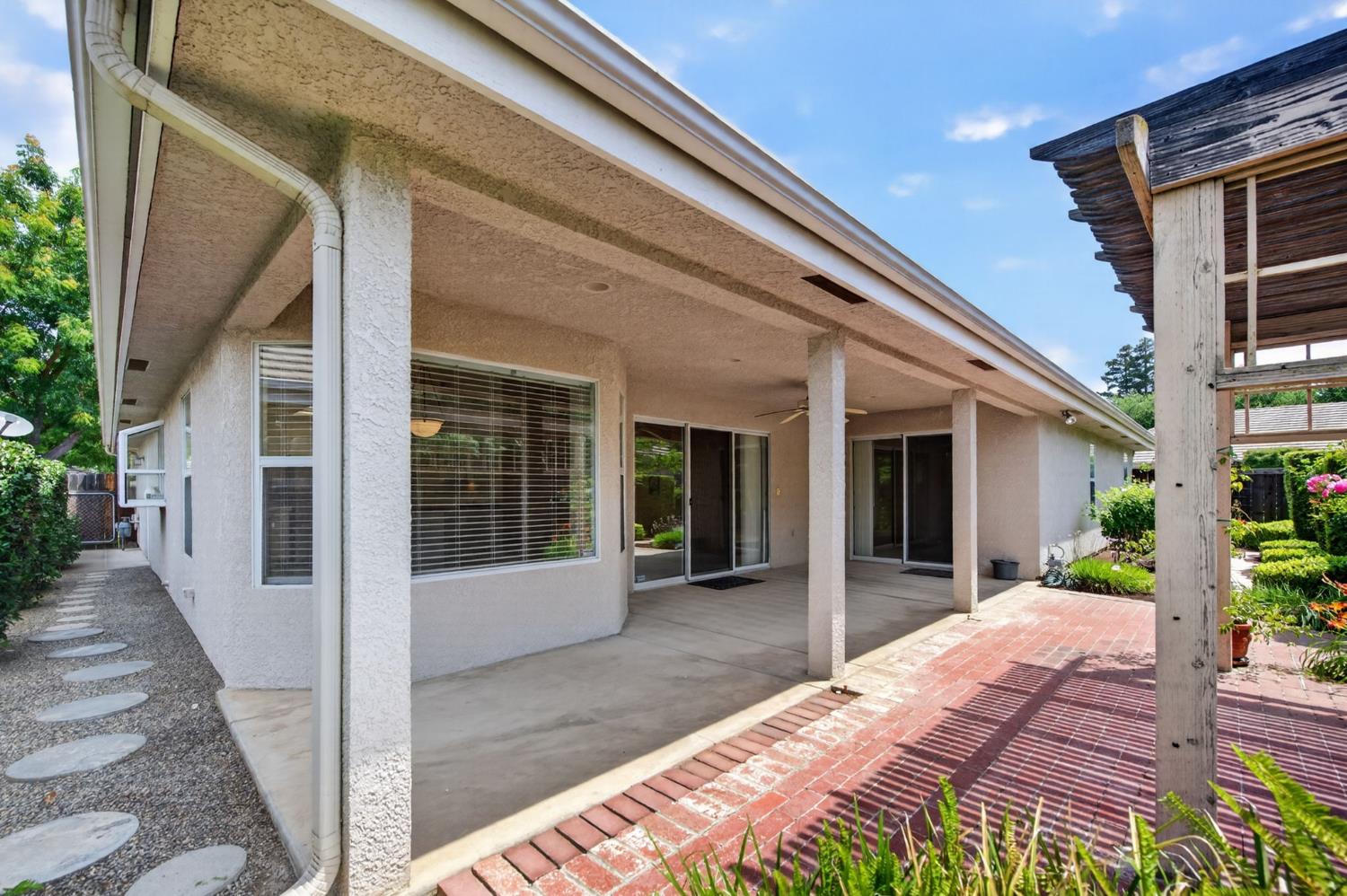 7025 N Pleasant #110, Fresno, CA 93711