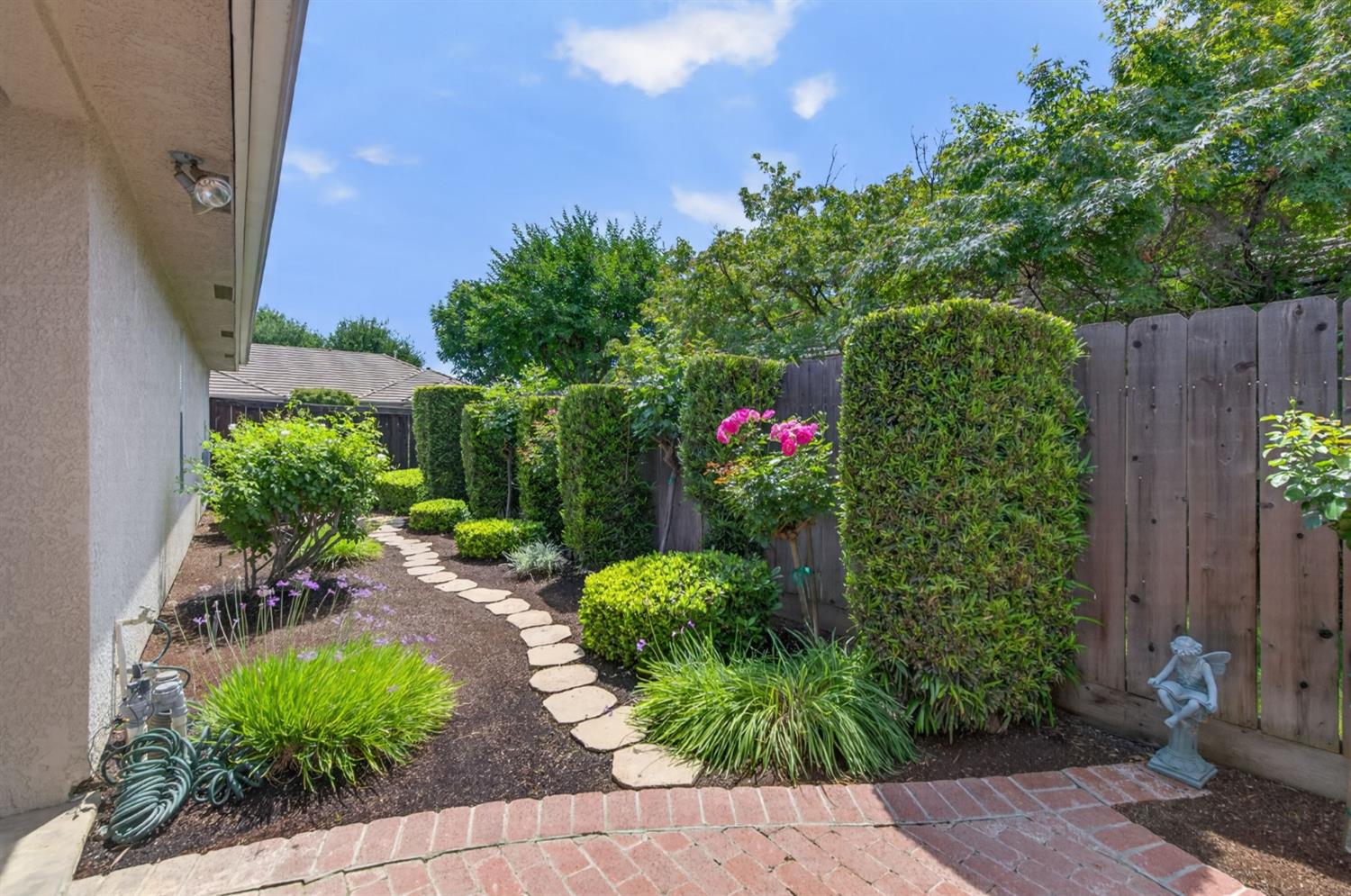 7025 N Pleasant #110, Fresno, CA 93711