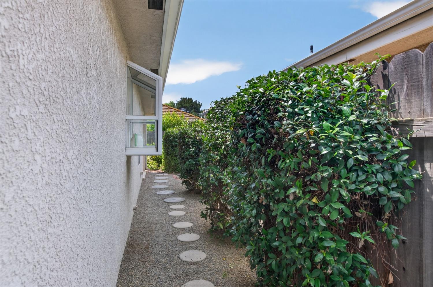 7025 N Pleasant #110, Fresno, CA 93711
