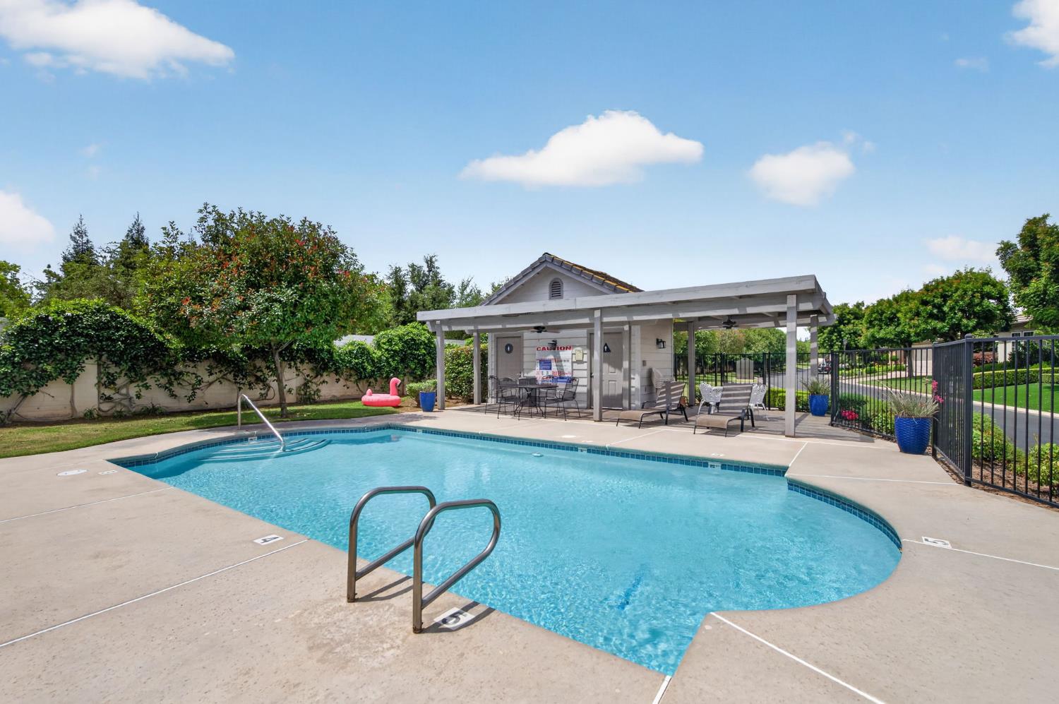 7025 N Pleasant #110, Fresno, CA 93711