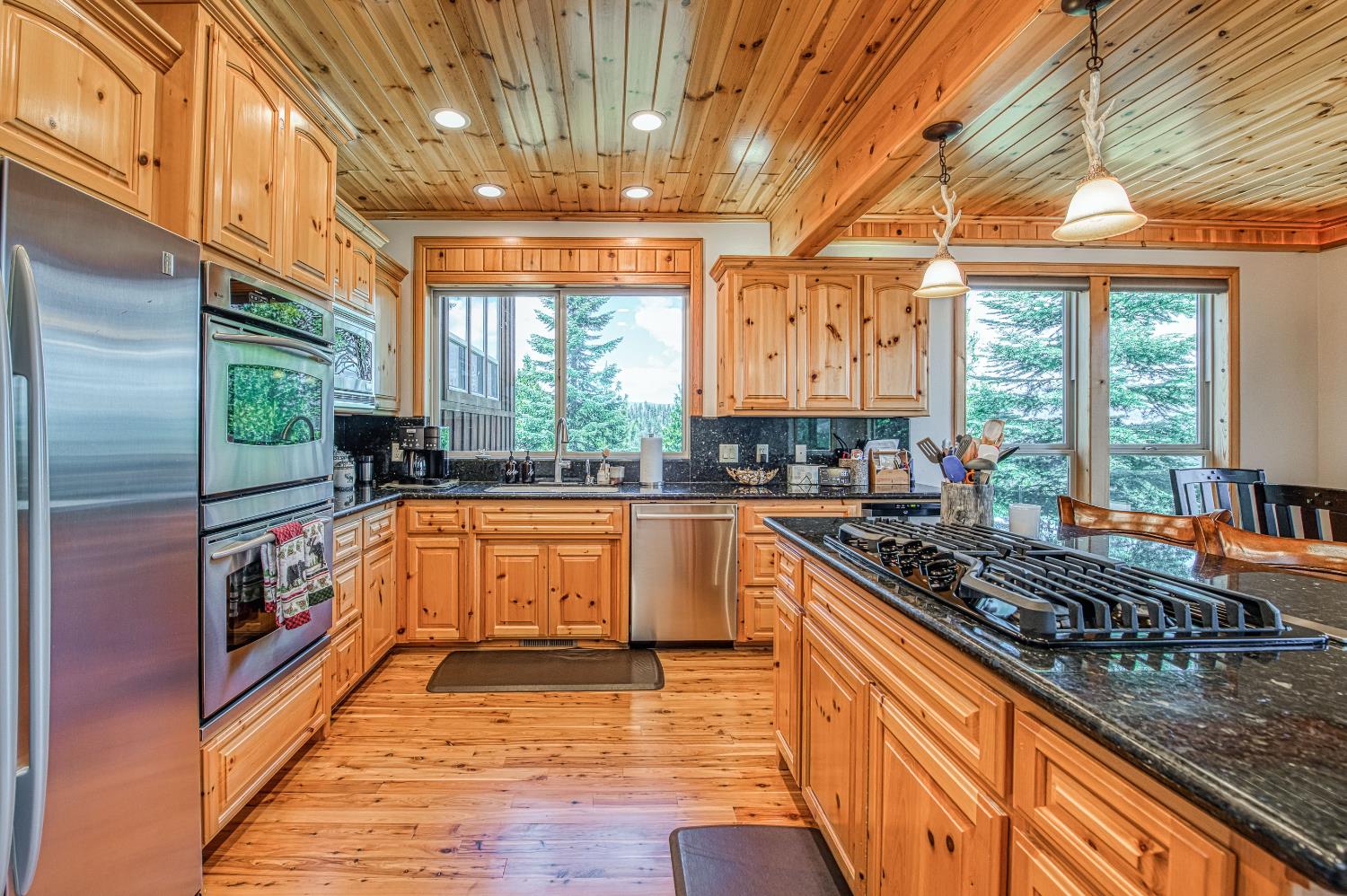 42555 Canyon Vista Ln, Shaver Lake, CA 93664
