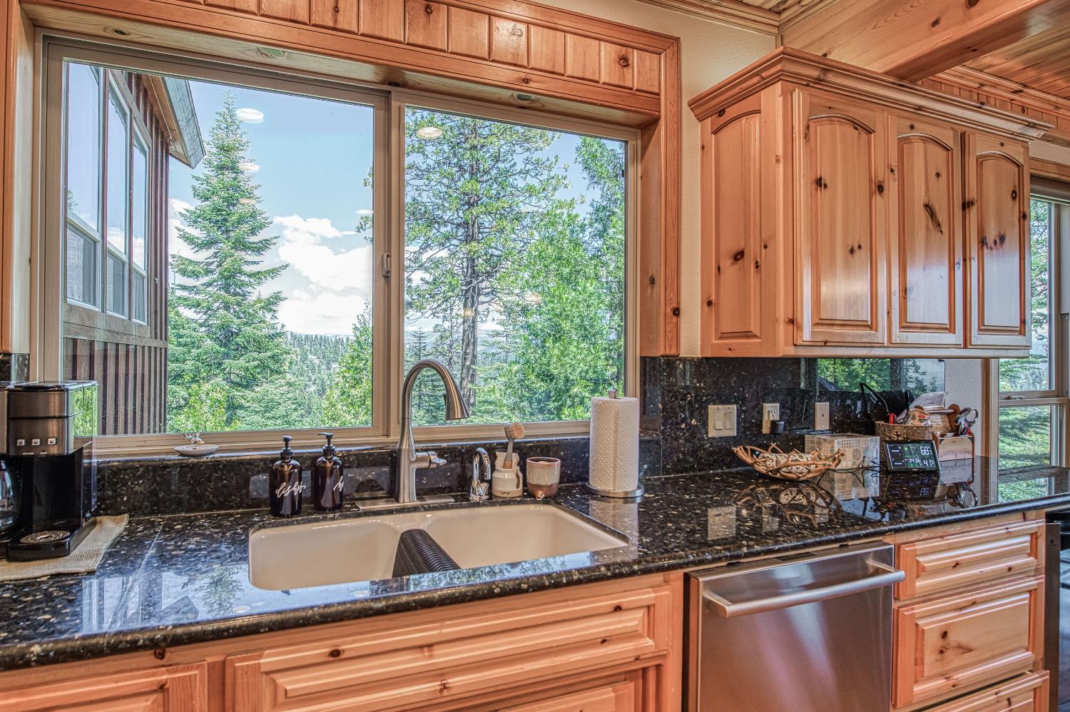 42555 Canyon Vista Ln, Shaver Lake, CA 93664