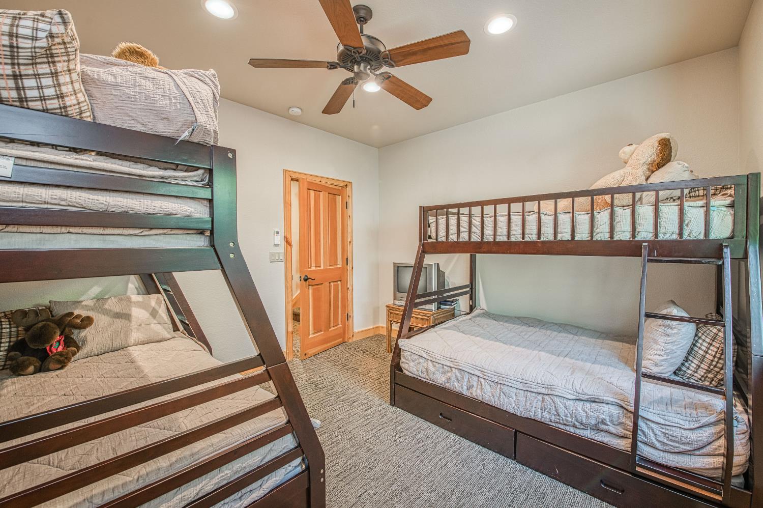 42555 Canyon Vista Ln, Shaver Lake, CA 93664