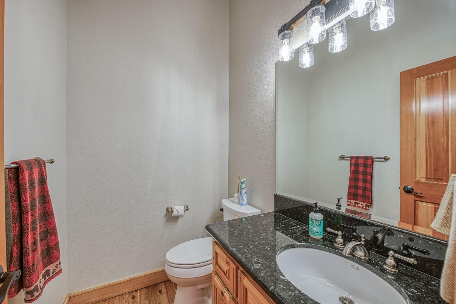 42555 Canyon Vista Ln, Shaver Lake, CA 93664