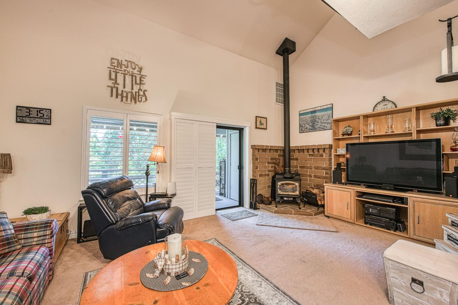 40782 Village Pass Ln, Shaver Lake, CA 93664