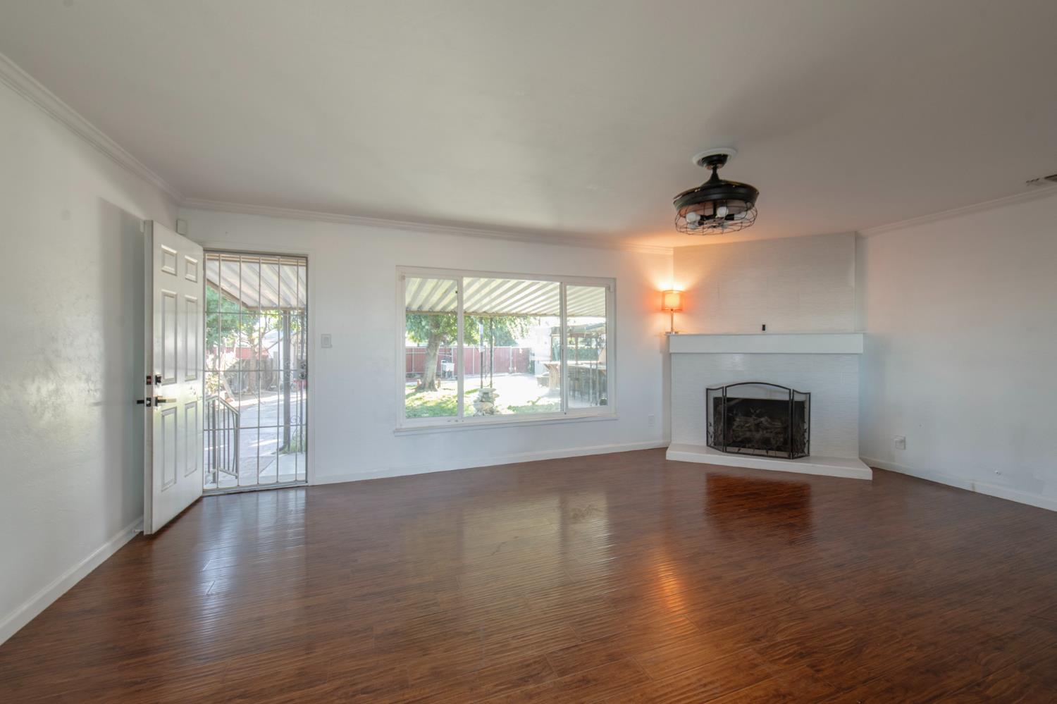 1918 N Weber Ave, Fresno, CA 93705