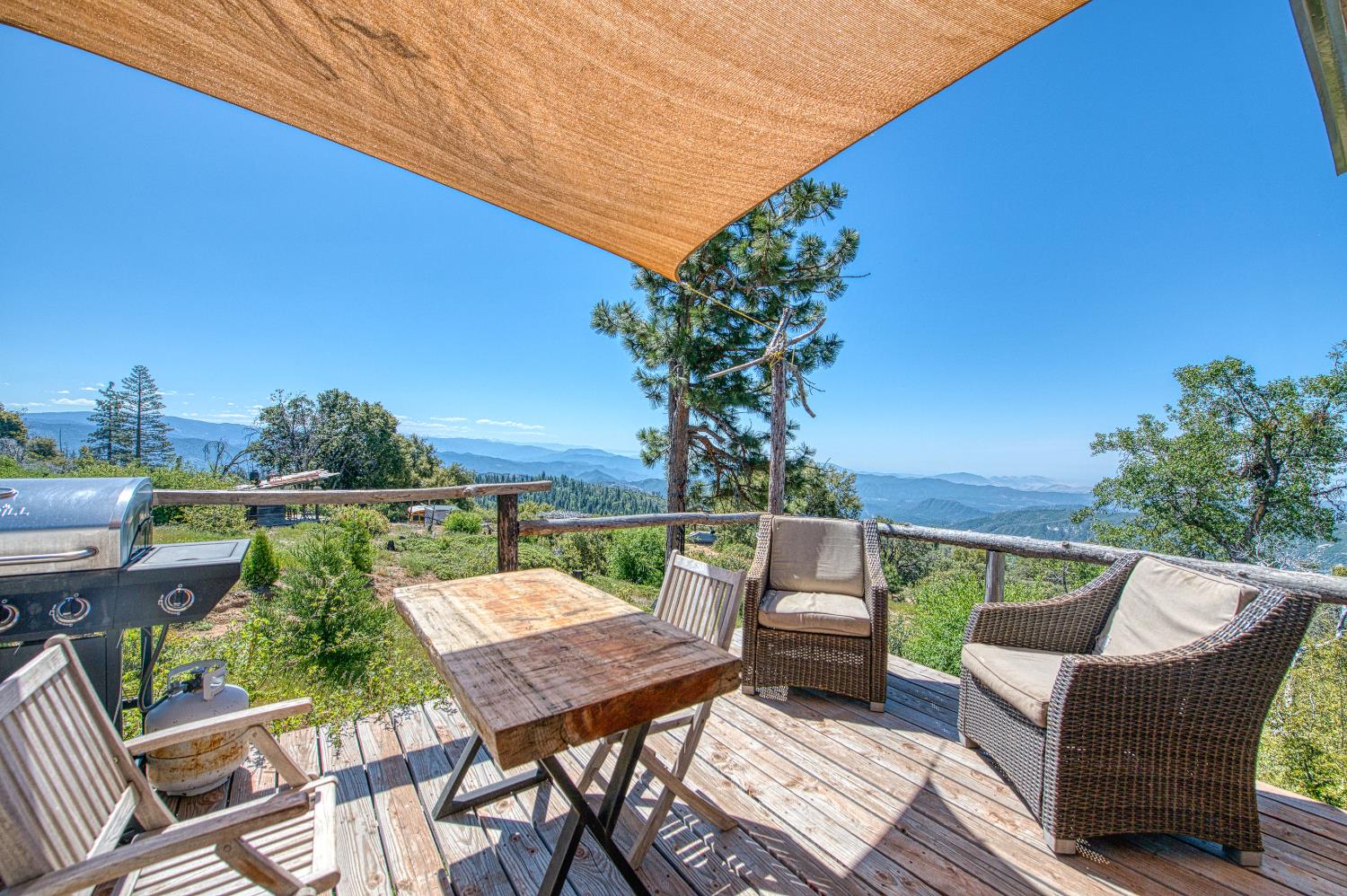 11111 Upper Cressman Rd, Shaver Lake, CA 93664