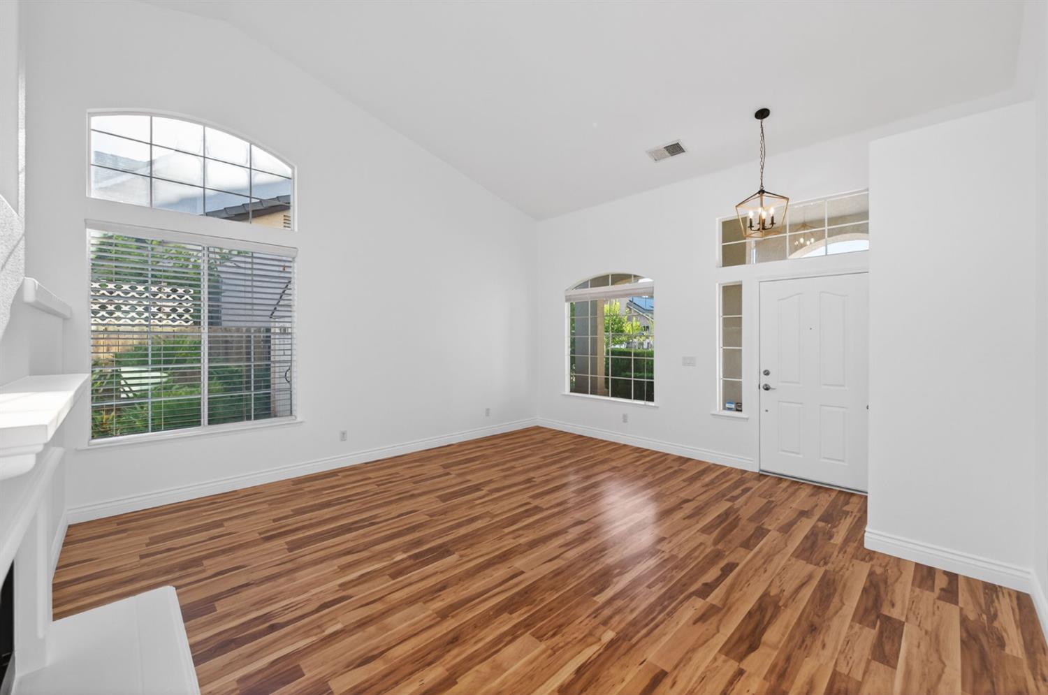 2839 E Brandywine, Fresno, CA 93720
