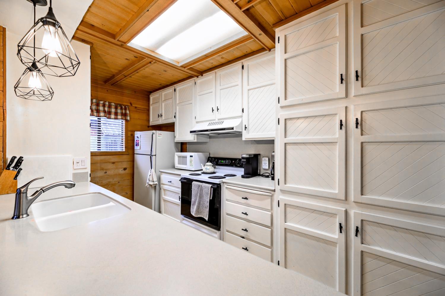 41864 Linnet Ln, Shaver Lake, CA 93664