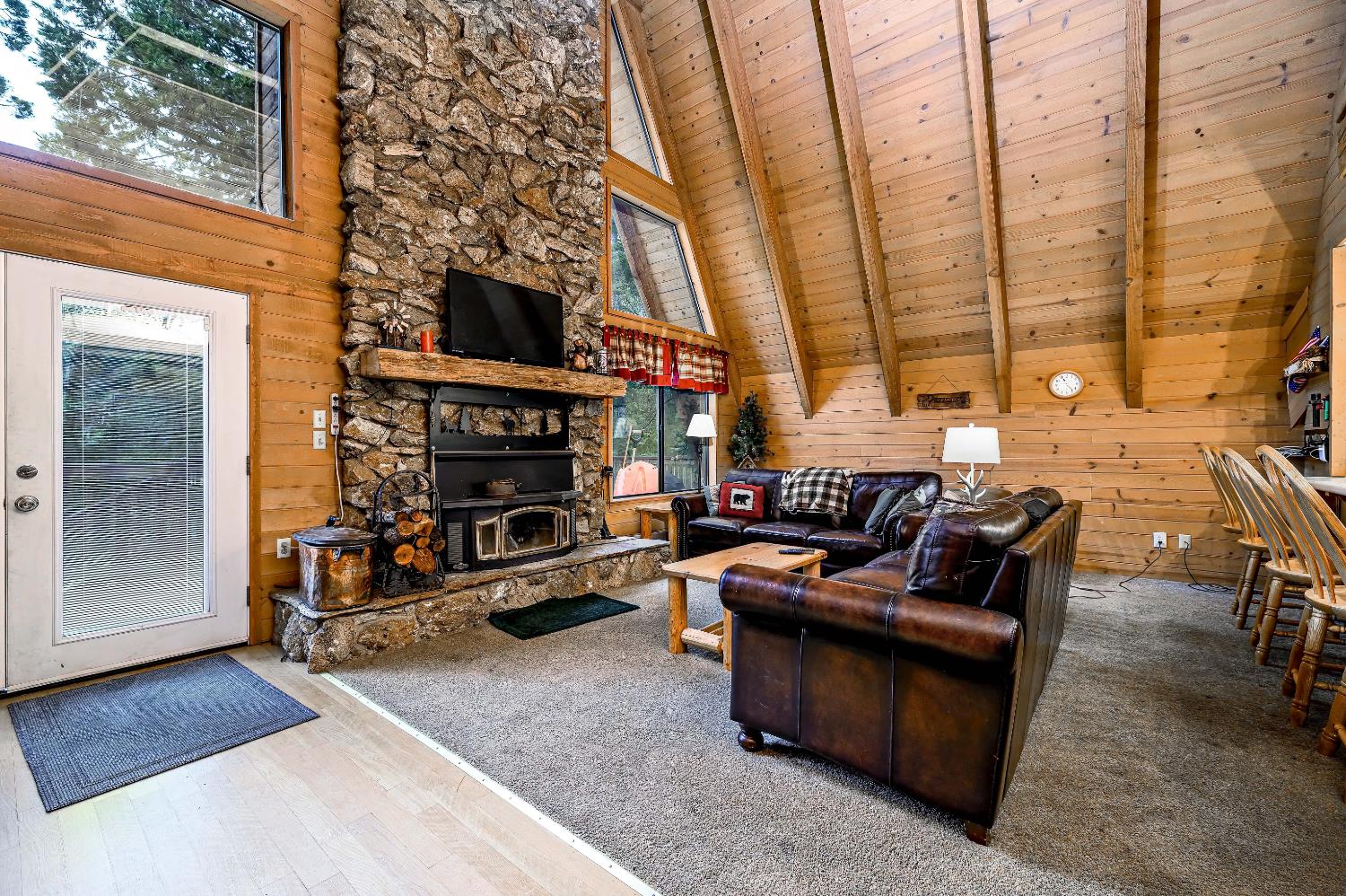 41864 Linnet Ln, Shaver Lake, CA 93664