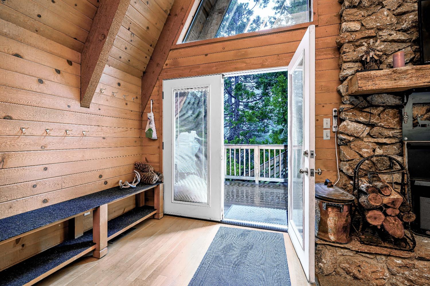 41864 Linnet Ln, Shaver Lake, CA 93664