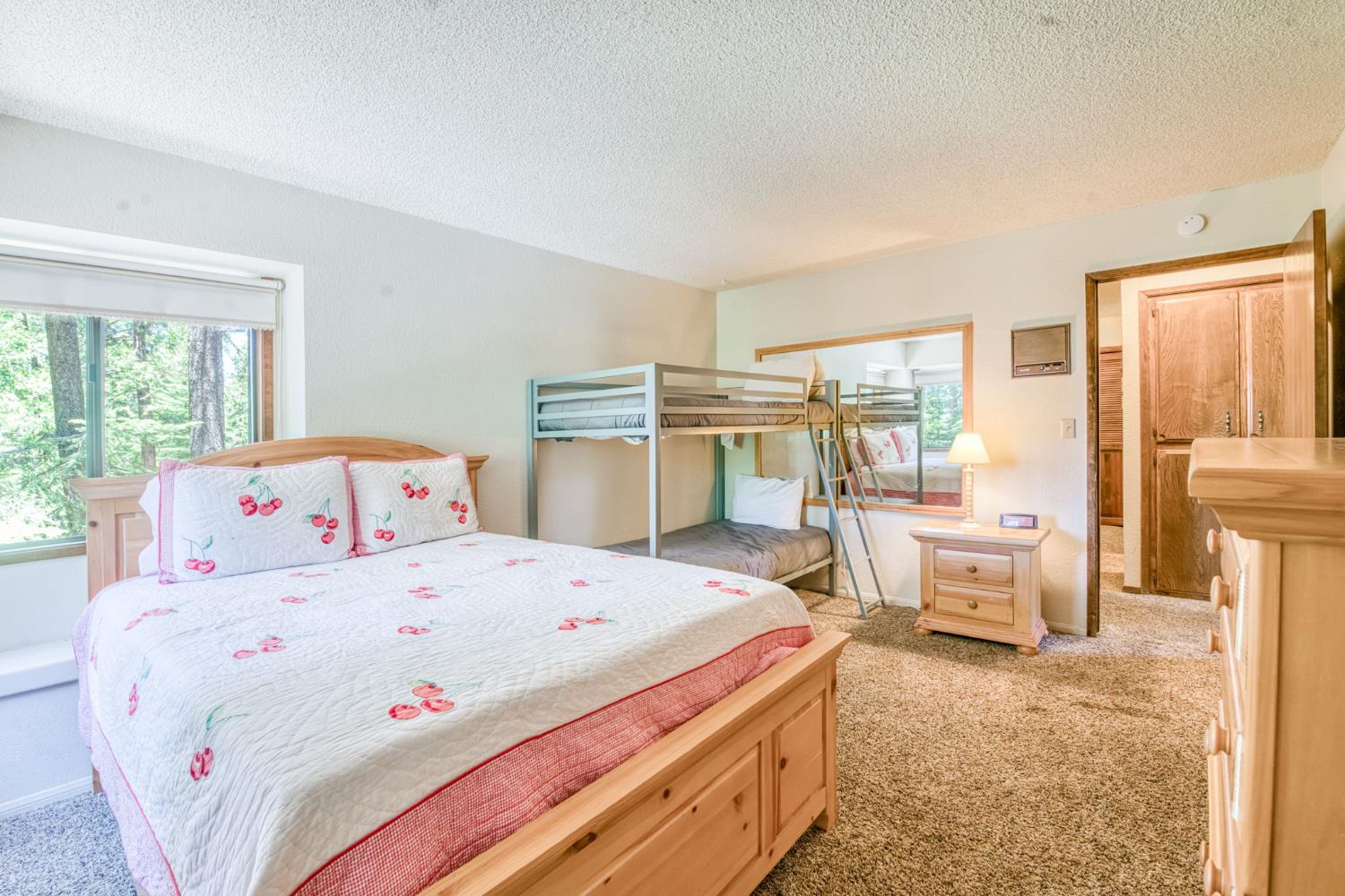 39145 Checkerbloom Ln, Shaver Lake, CA 93664