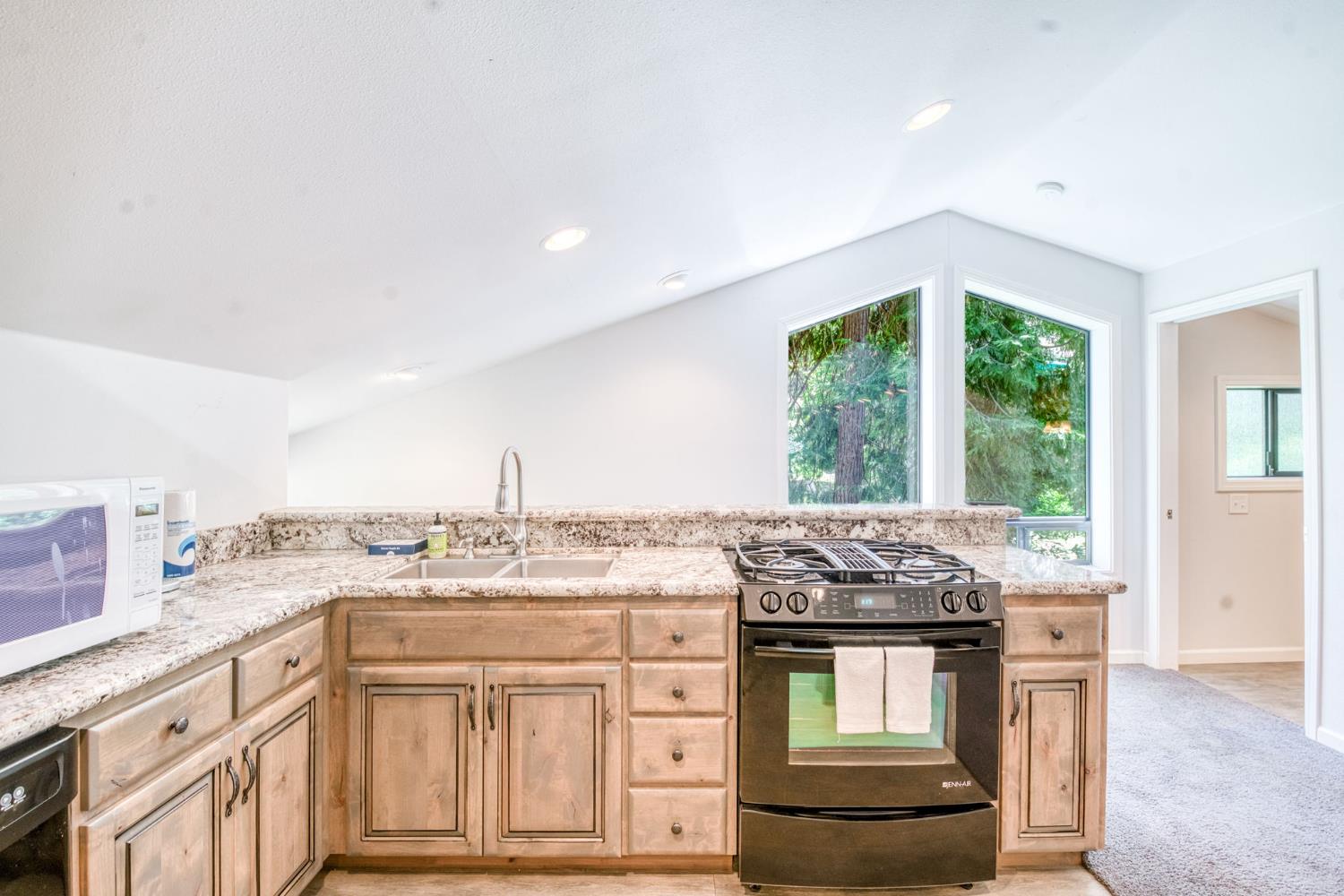 39145 Checkerbloom Ln, Shaver Lake, CA 93664