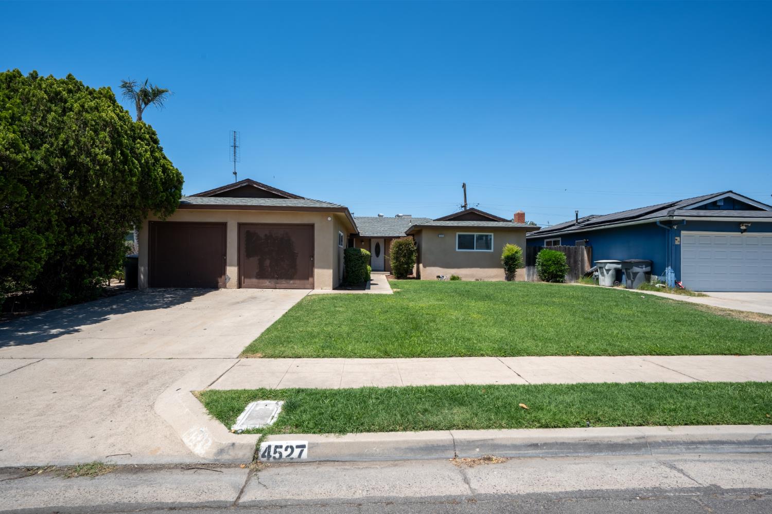 4527 N Chestnut Ave, Fresno, CA 93726