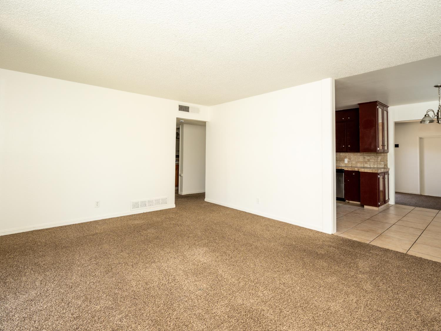 4527 N Chestnut Ave, Fresno, CA 93726