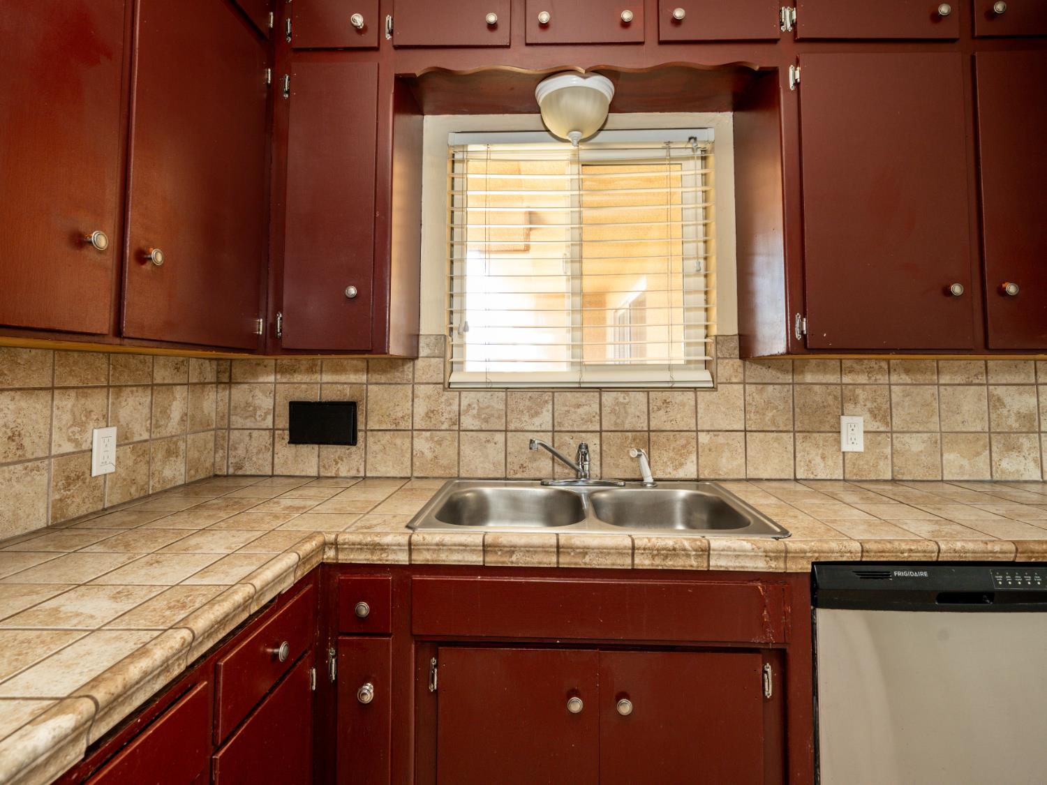 4527 N Chestnut Ave, Fresno, CA 93726