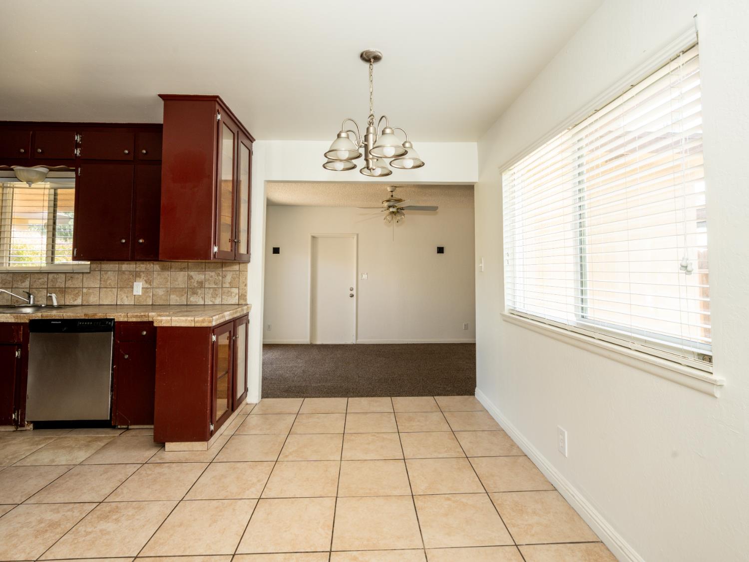 4527 N Chestnut Ave, Fresno, CA 93726