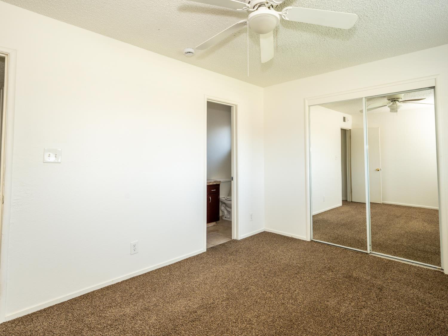 4527 N Chestnut Ave, Fresno, CA 93726