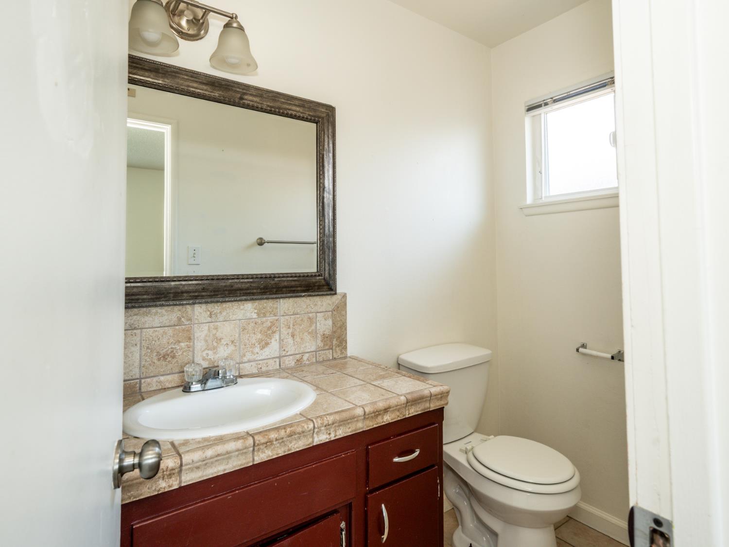 4527 N Chestnut Ave, Fresno, CA 93726