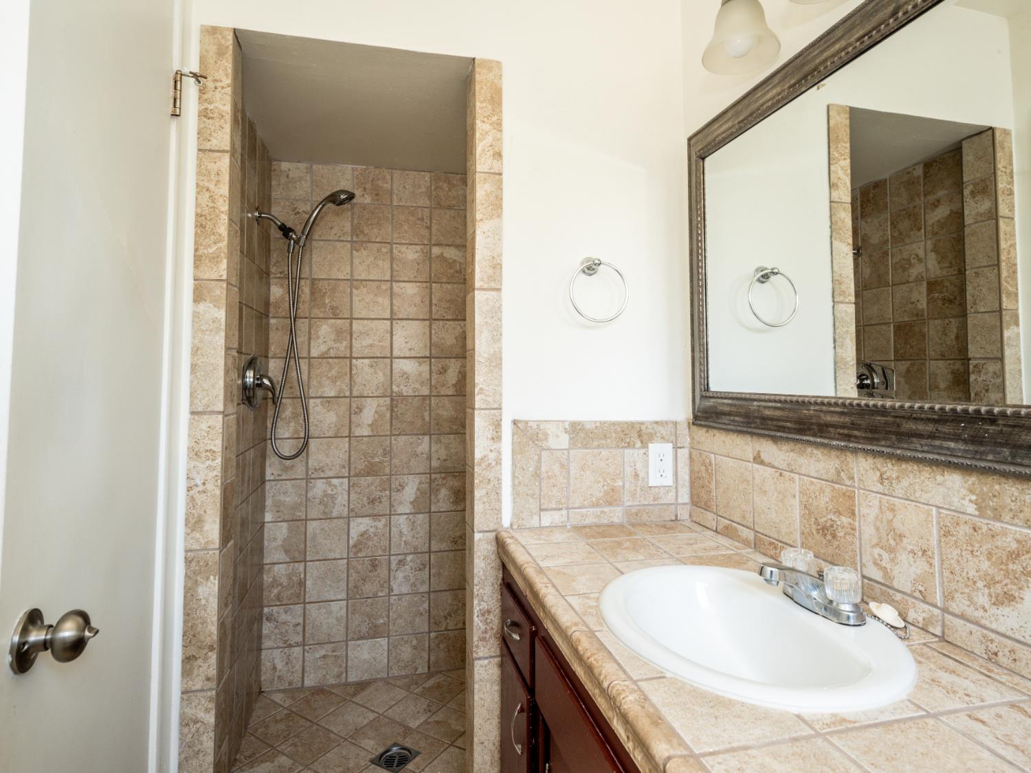 4527 N Chestnut Ave, Fresno, CA 93726