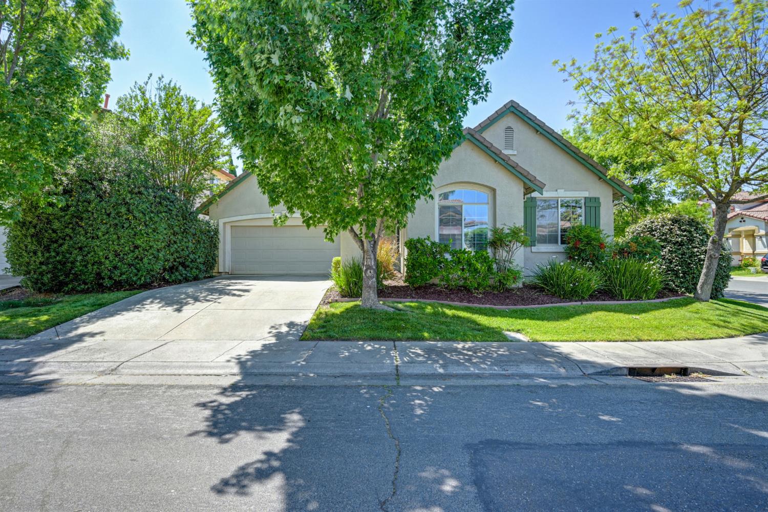 6 Carver Ct, Sacramento, CA 95835