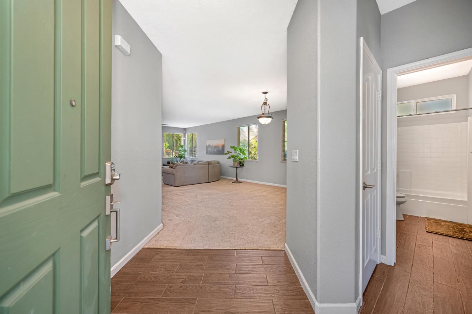 6 Carver Ct, Sacramento, CA 95835