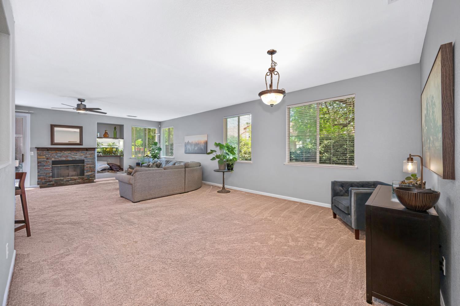 6 Carver Ct, Sacramento, CA 95835