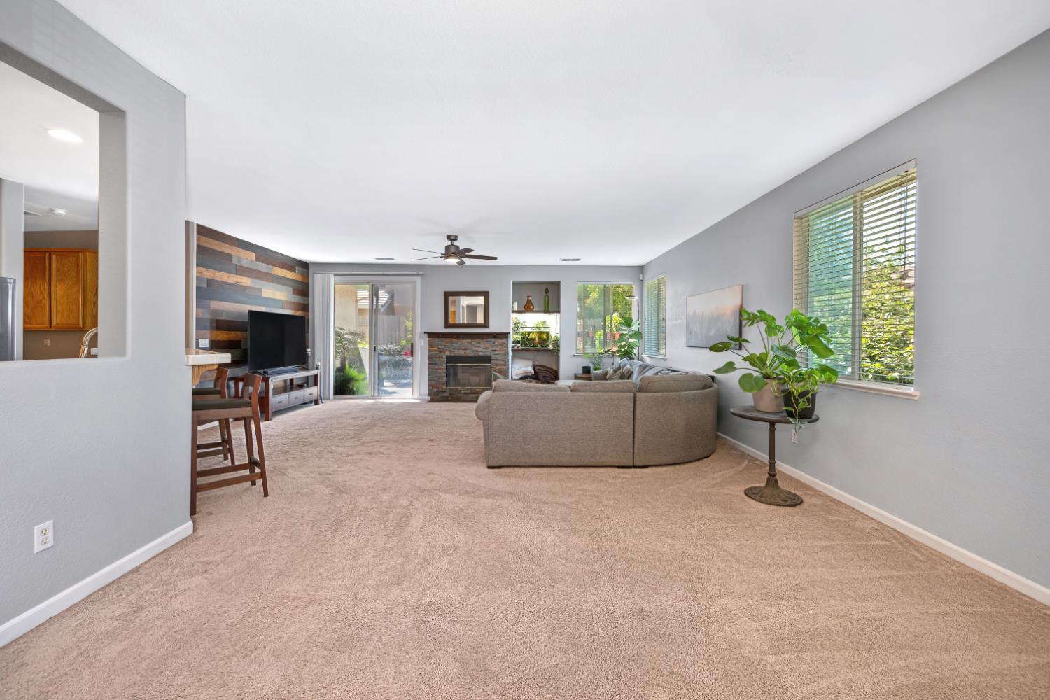 6 Carver Ct, Sacramento, CA 95835