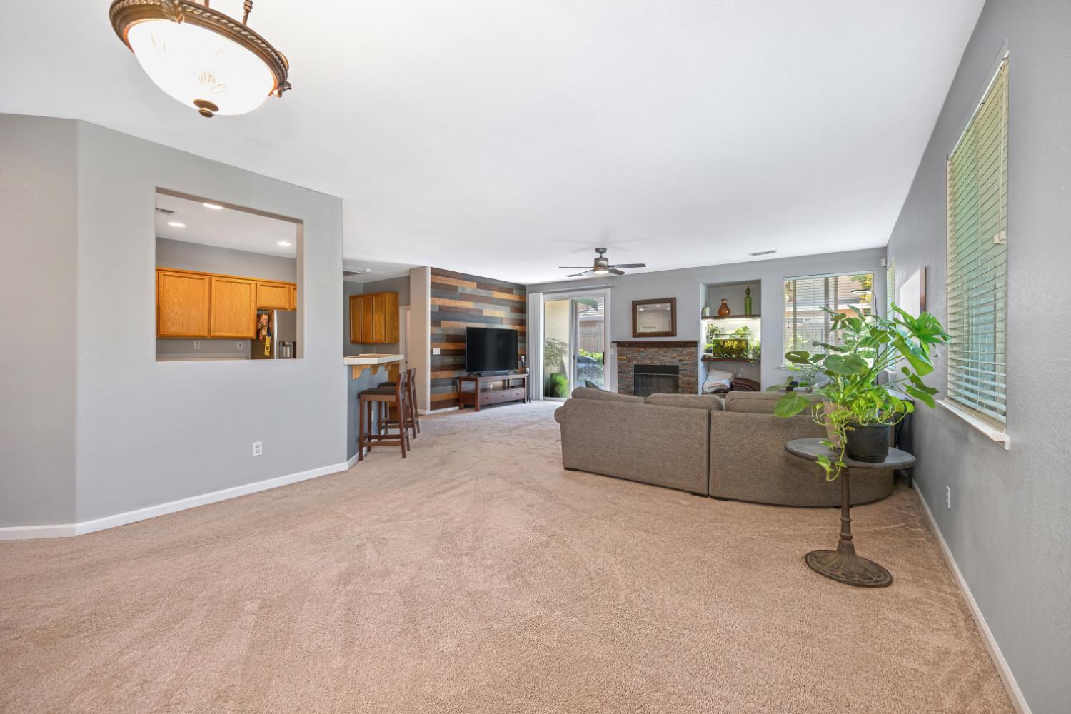 6 Carver Ct, Sacramento, CA 95835