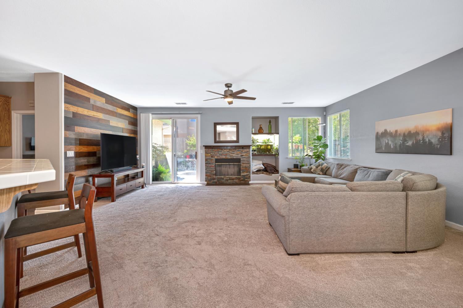 6 Carver Ct, Sacramento, CA 95835