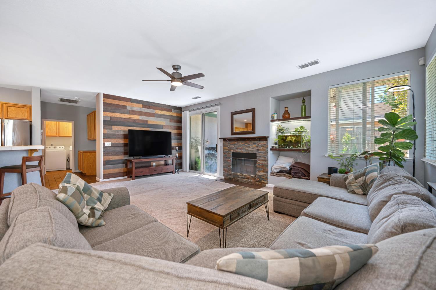 6 Carver Ct, Sacramento, CA 95835