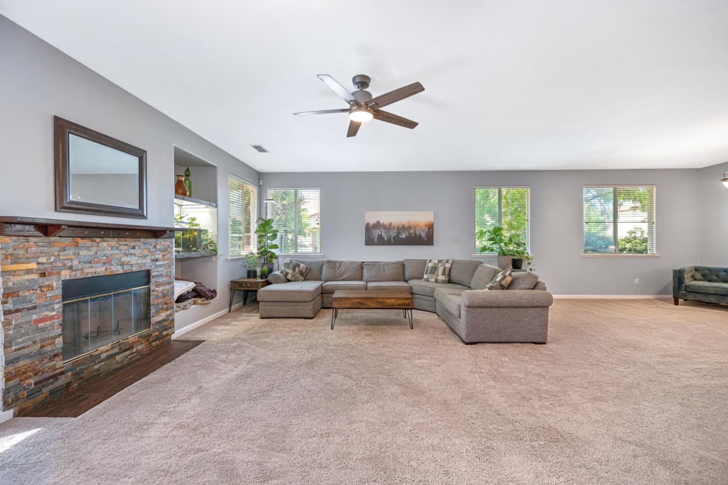 6 Carver Ct, Sacramento, CA 95835