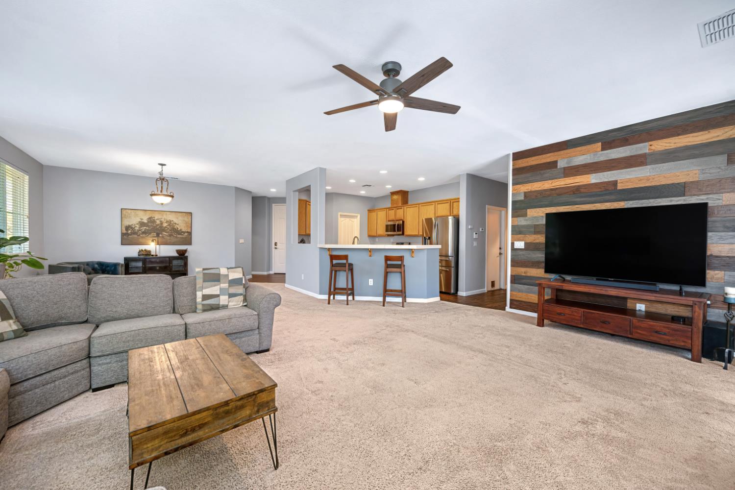 6 Carver Ct, Sacramento, CA 95835