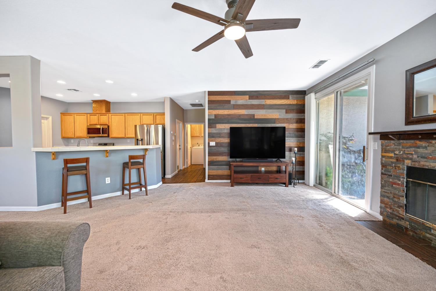 6 Carver Ct, Sacramento, CA 95835