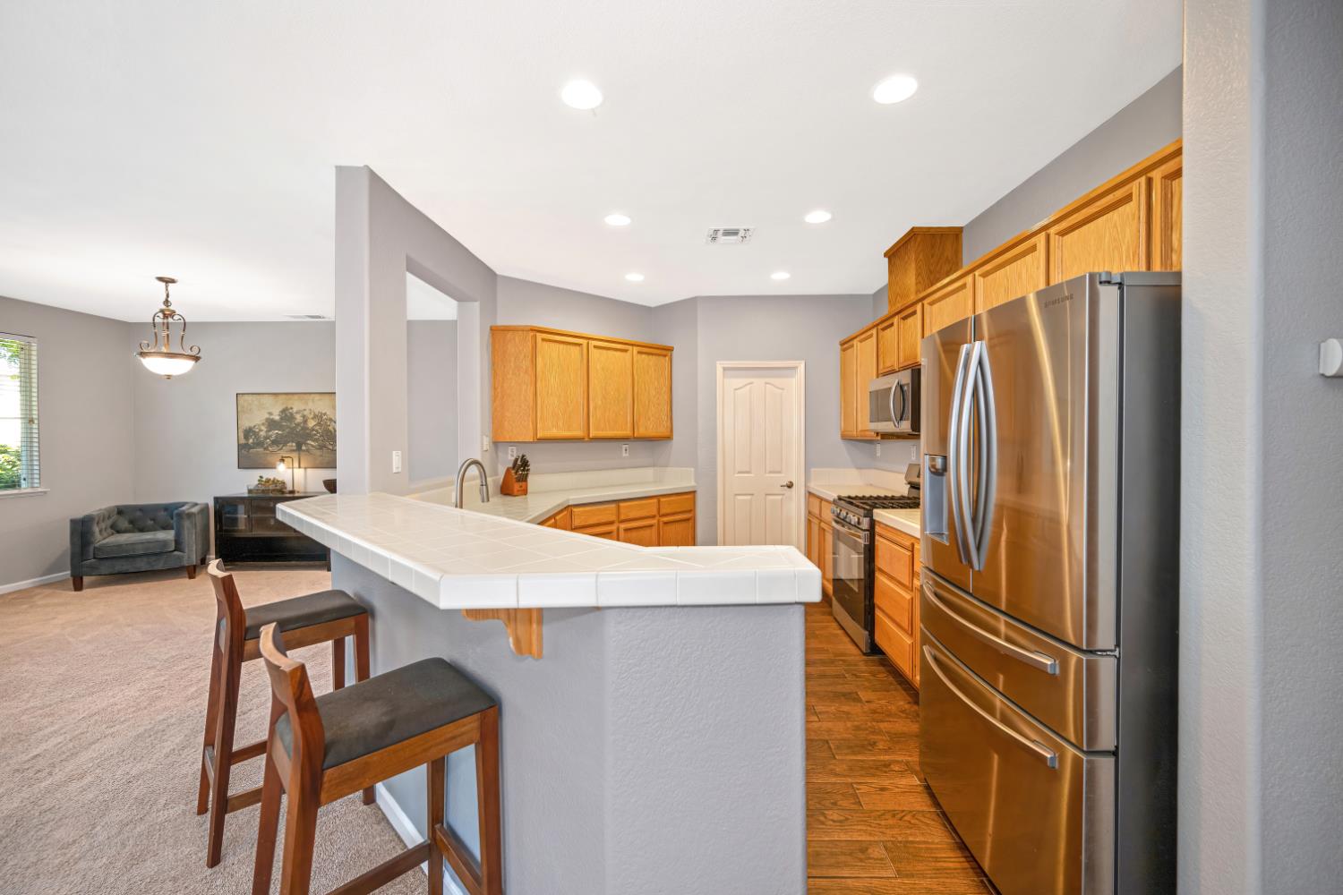 6 Carver Ct, Sacramento, CA 95835