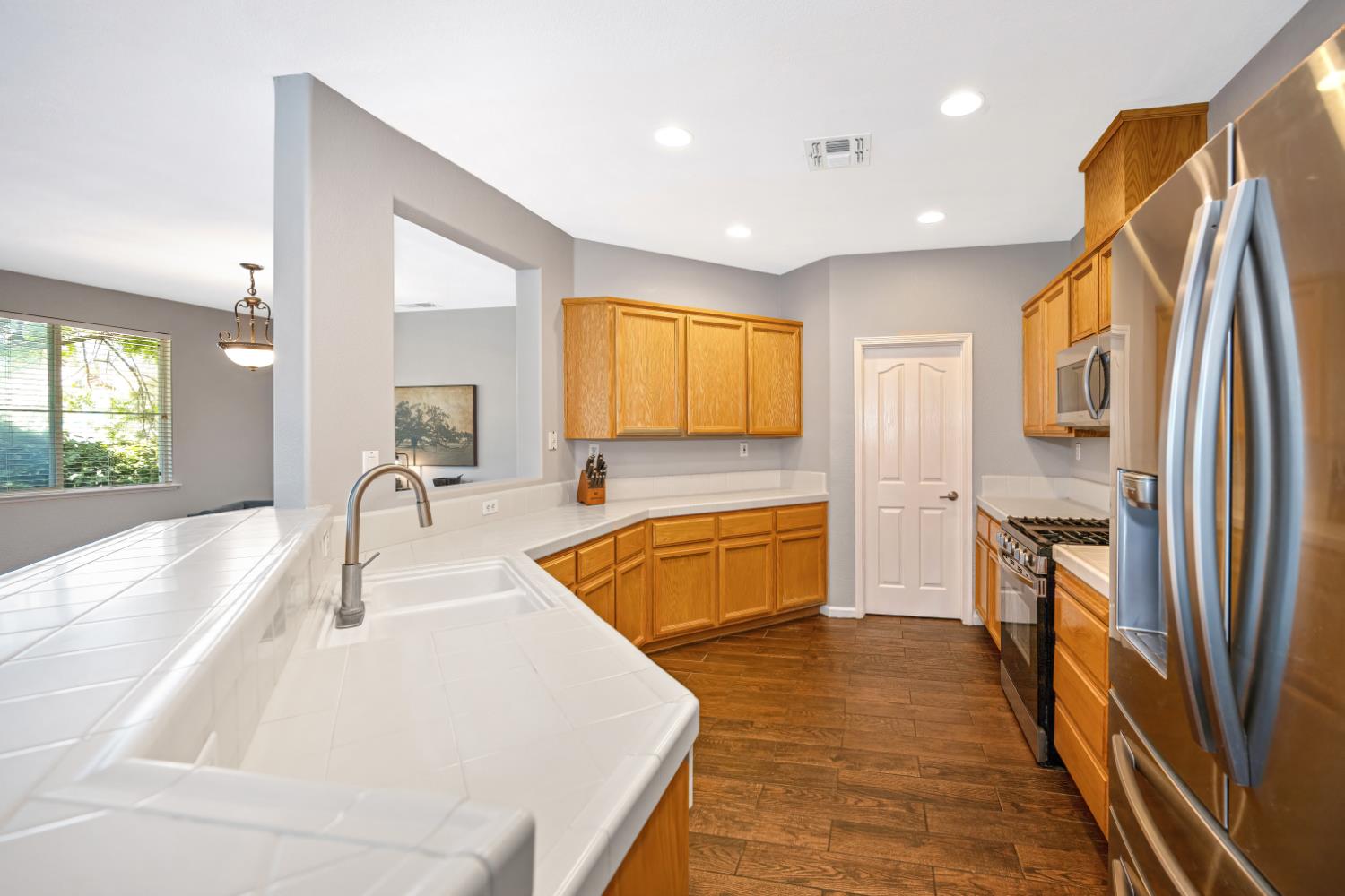 6 Carver Ct, Sacramento, CA 95835