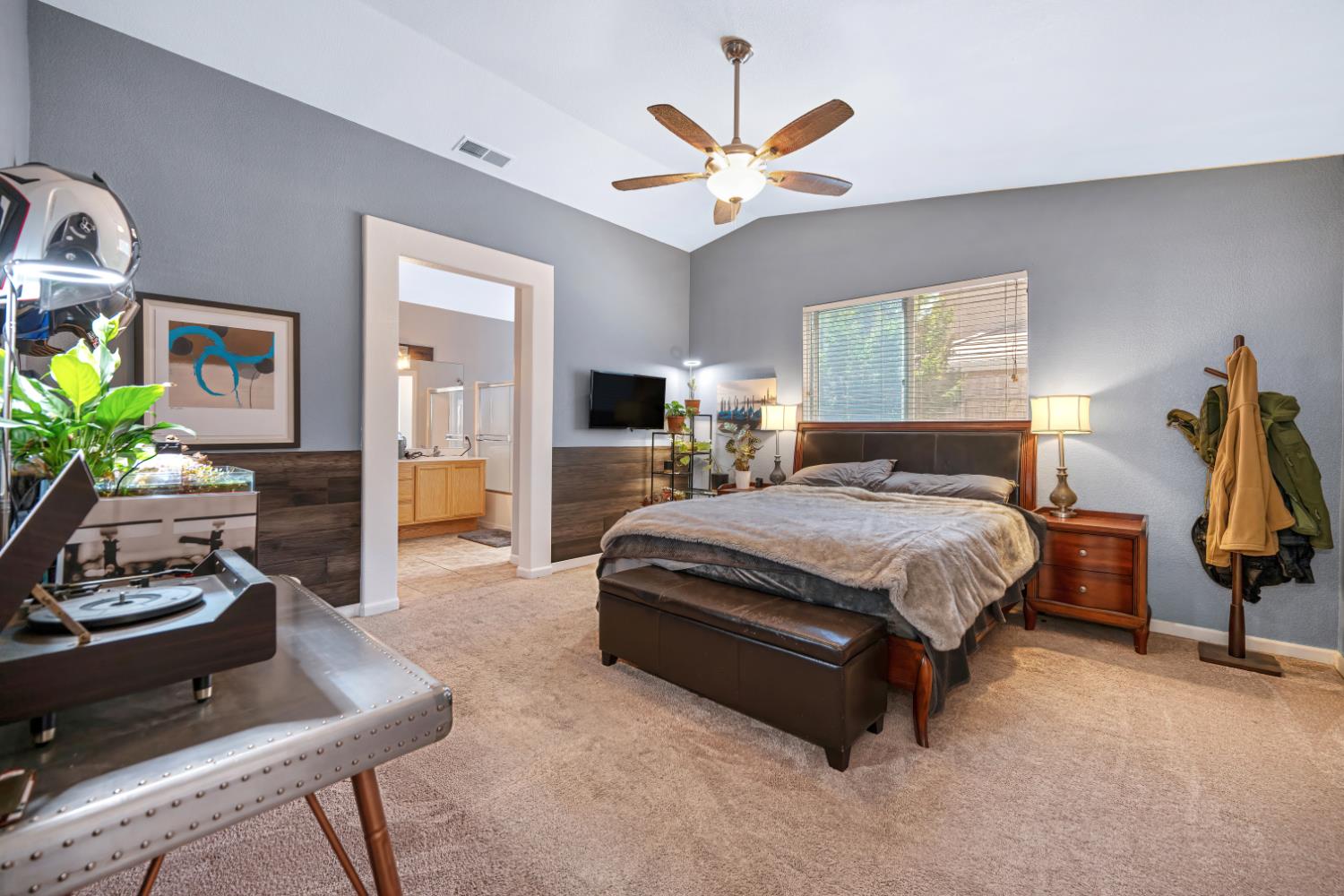 6 Carver Ct, Sacramento, CA 95835