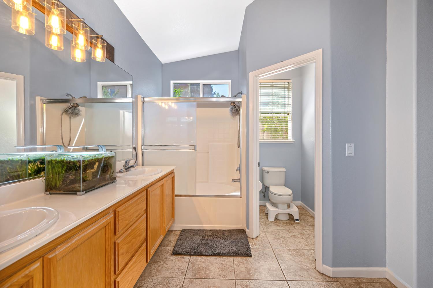 6 Carver Ct, Sacramento, CA 95835