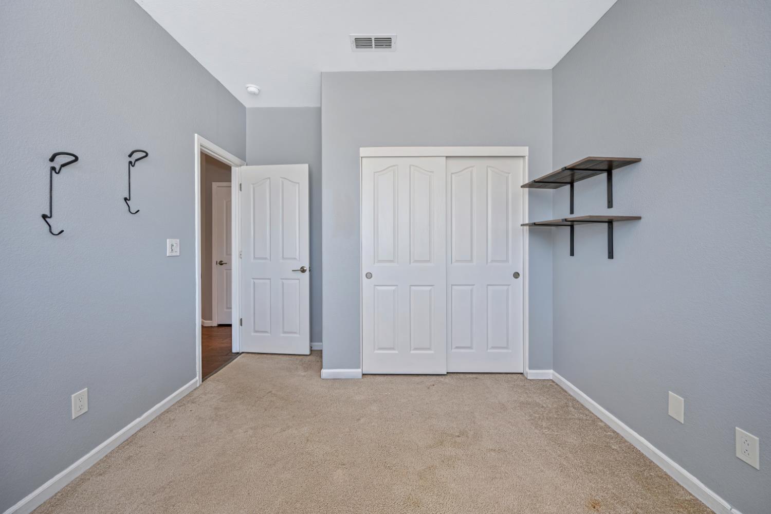6 Carver Ct, Sacramento, CA 95835